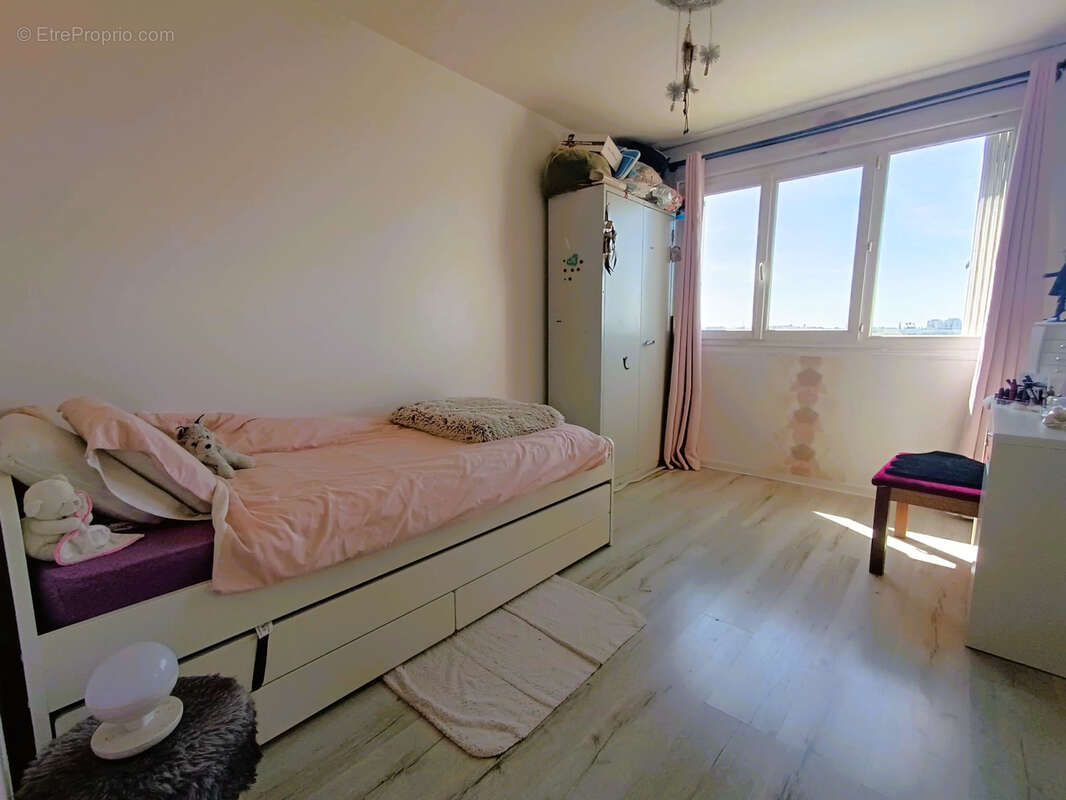 Appartement à MAINVILLIERS