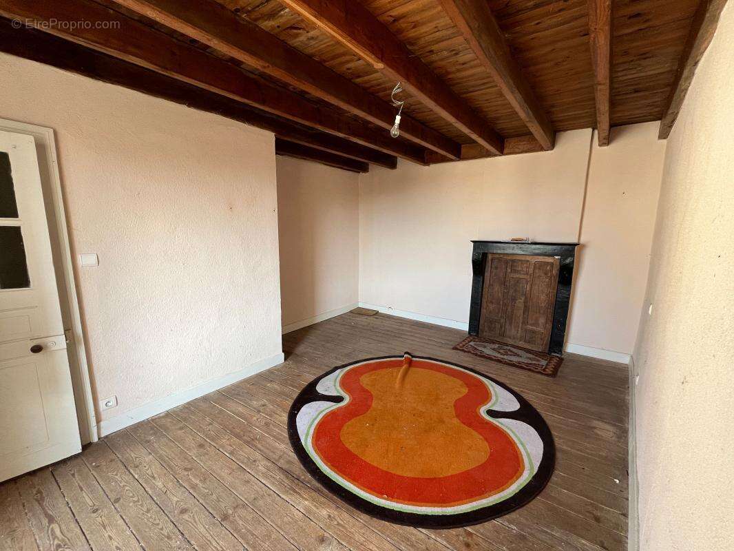 Maison à BUSSIERE-POITEVINE