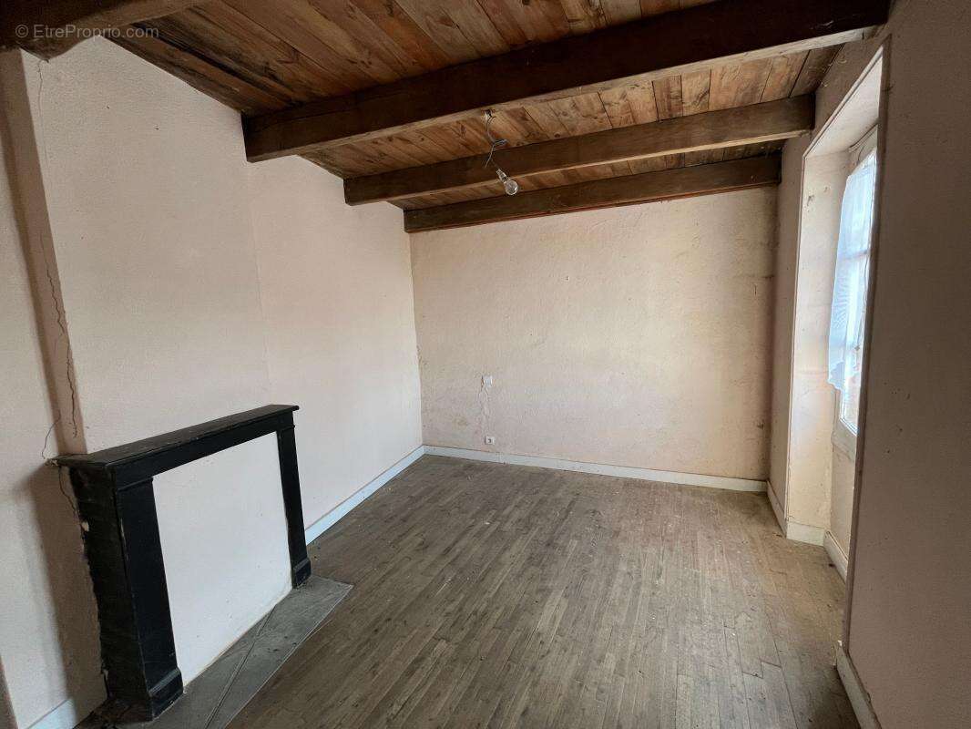 Maison à BUSSIERE-POITEVINE