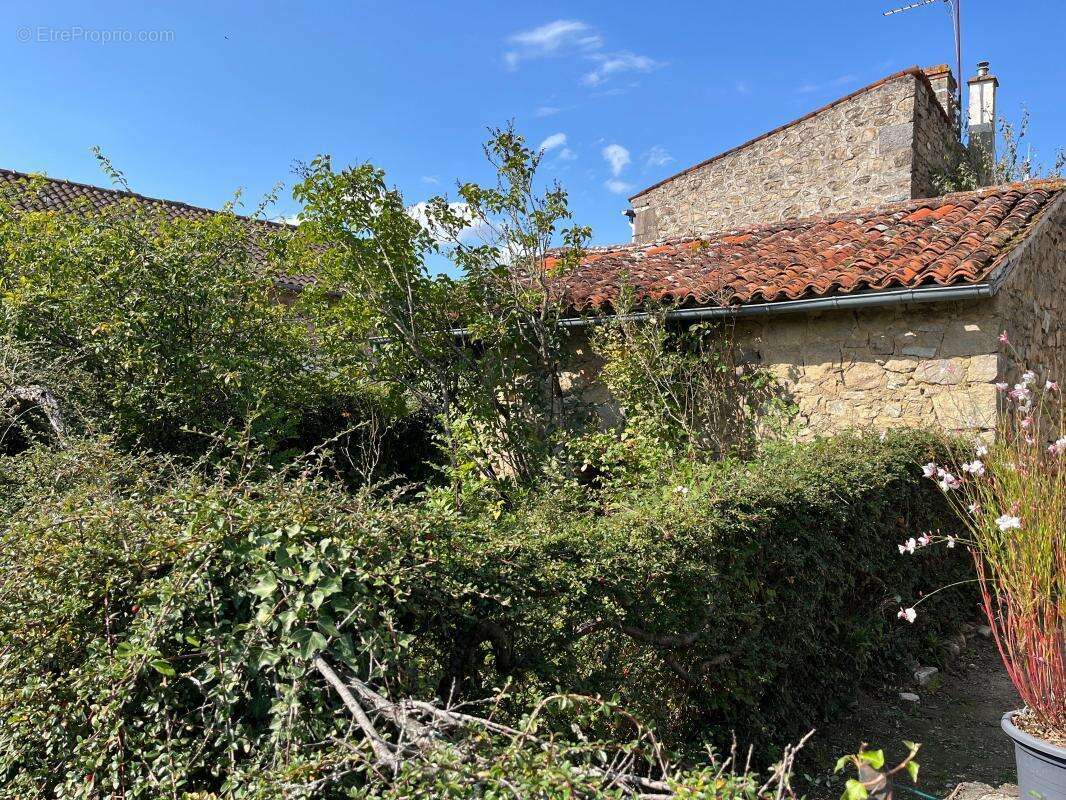 Maison à BUSSIERE-POITEVINE