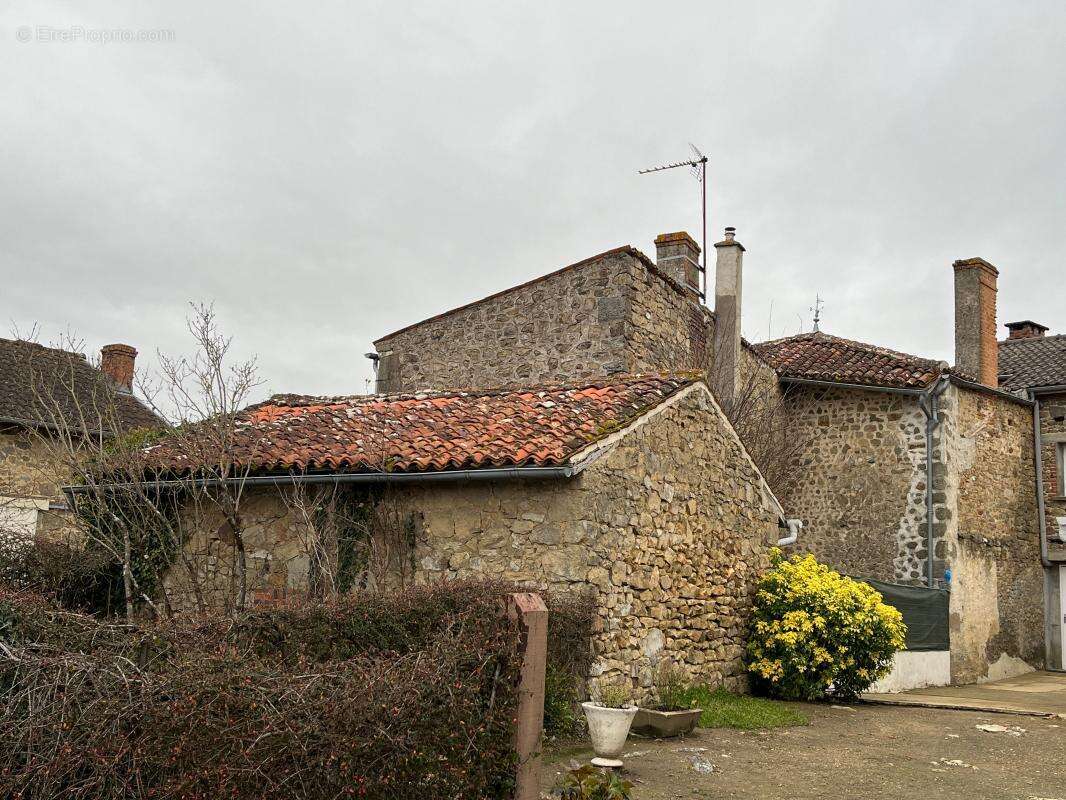 Maison à BUSSIERE-POITEVINE