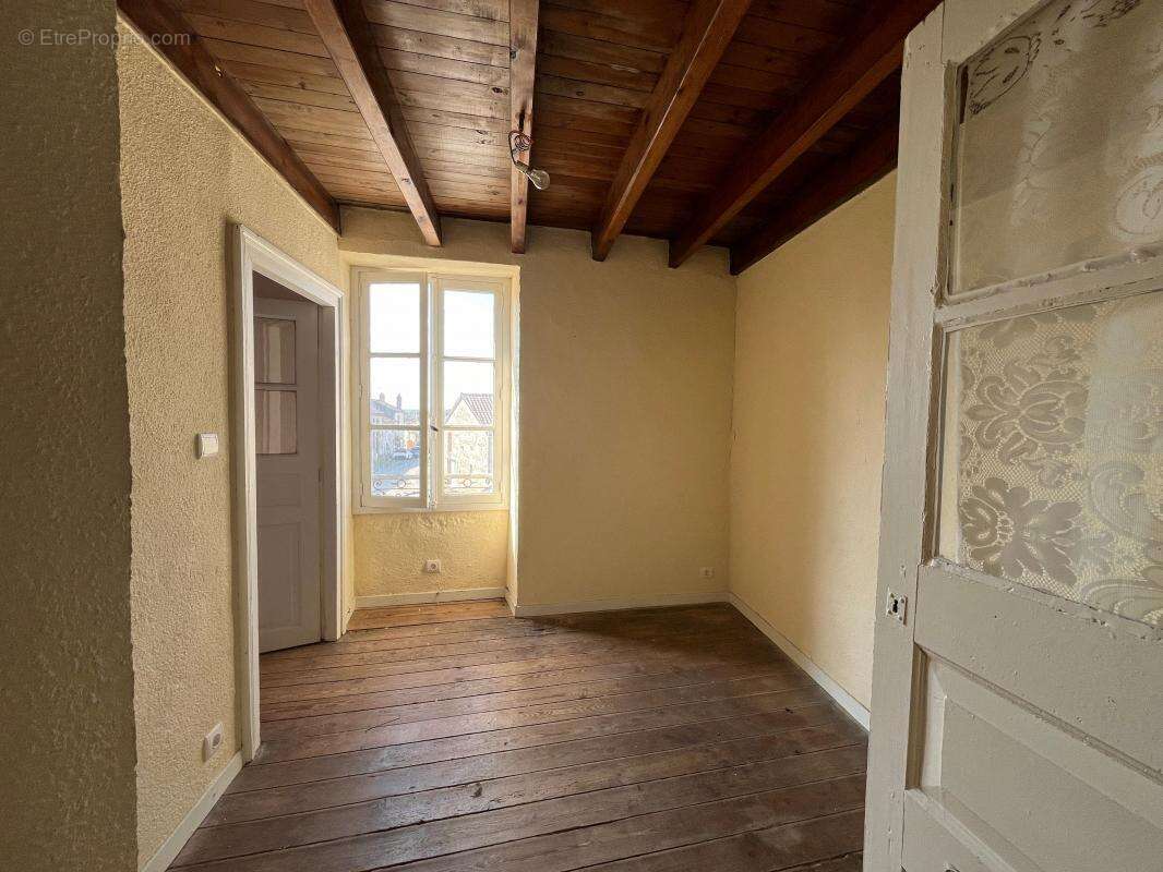 Maison à BUSSIERE-POITEVINE