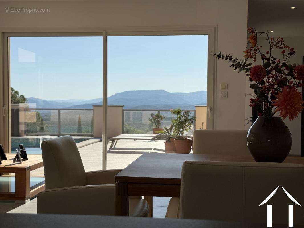 Maison à CARLENCAS-ET-LEVAS