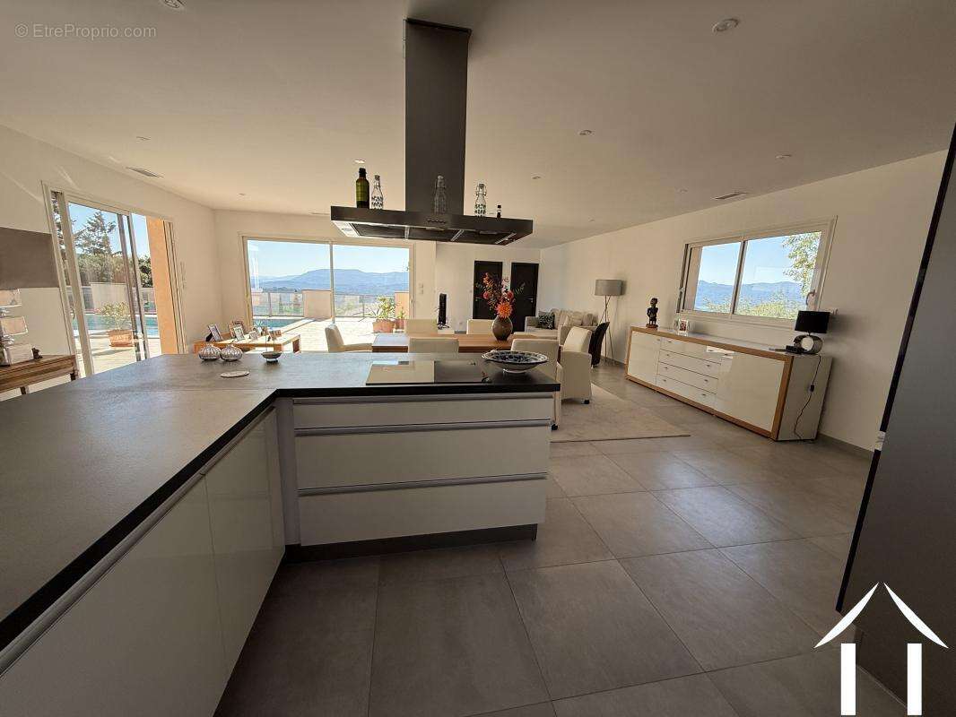 Maison à CARLENCAS-ET-LEVAS