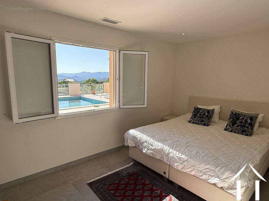 Maison à CARLENCAS-ET-LEVAS