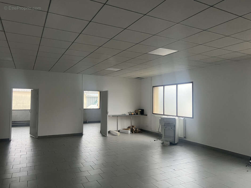 Commerce à EPREVILLE