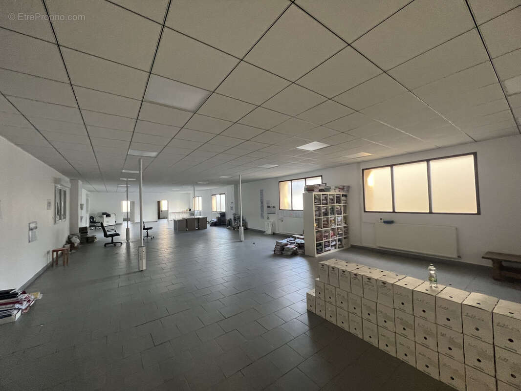 Commerce à EPREVILLE