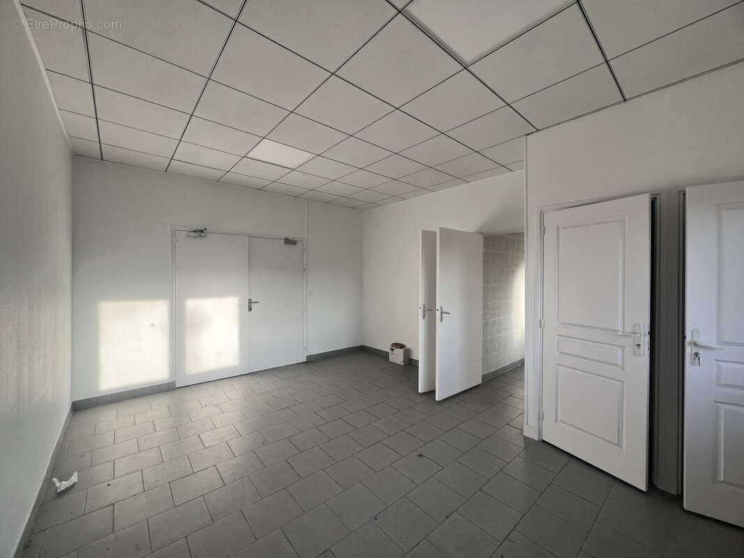 Commerce à EPREVILLE