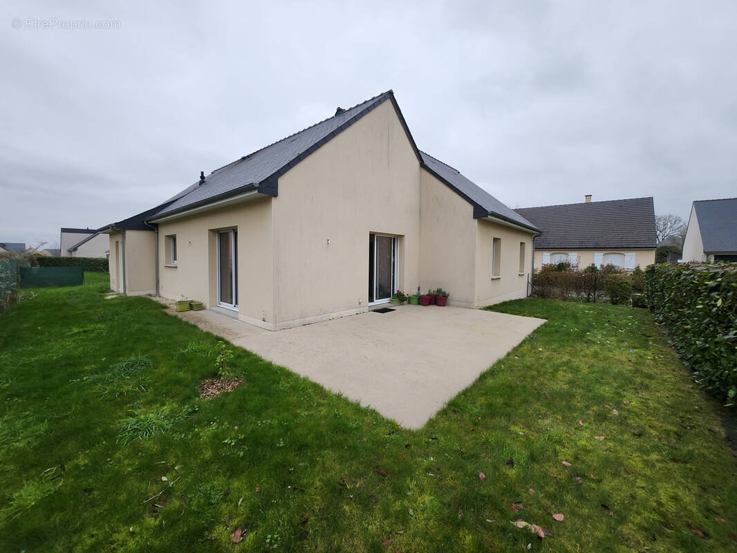 Maison à MESLAY-DU-MAINE