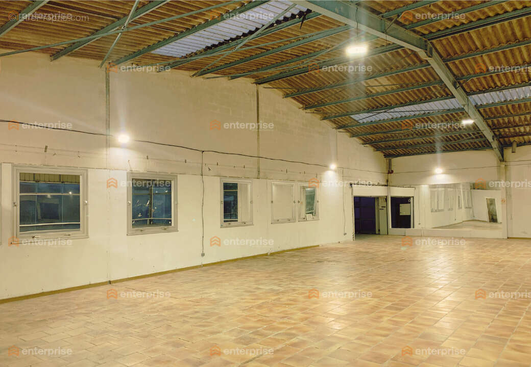 Commerce à CAUCHY-A-LA-TOUR