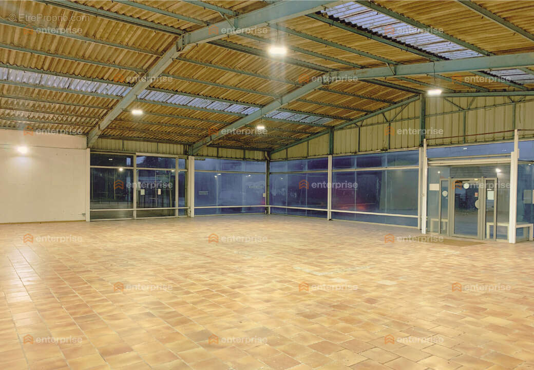 Commerce à CAUCHY-A-LA-TOUR