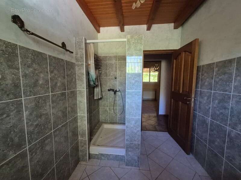 Maison à BAGNOLS-EN-FORET