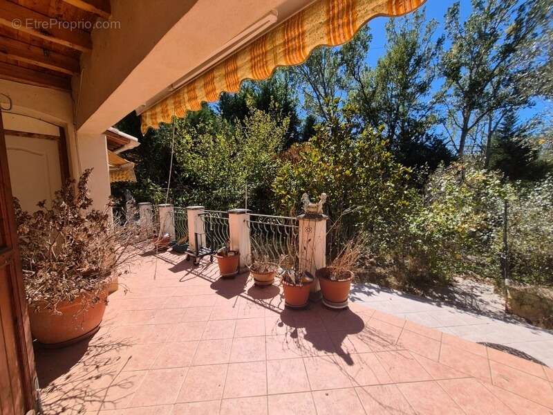 Maison à BAGNOLS-EN-FORET