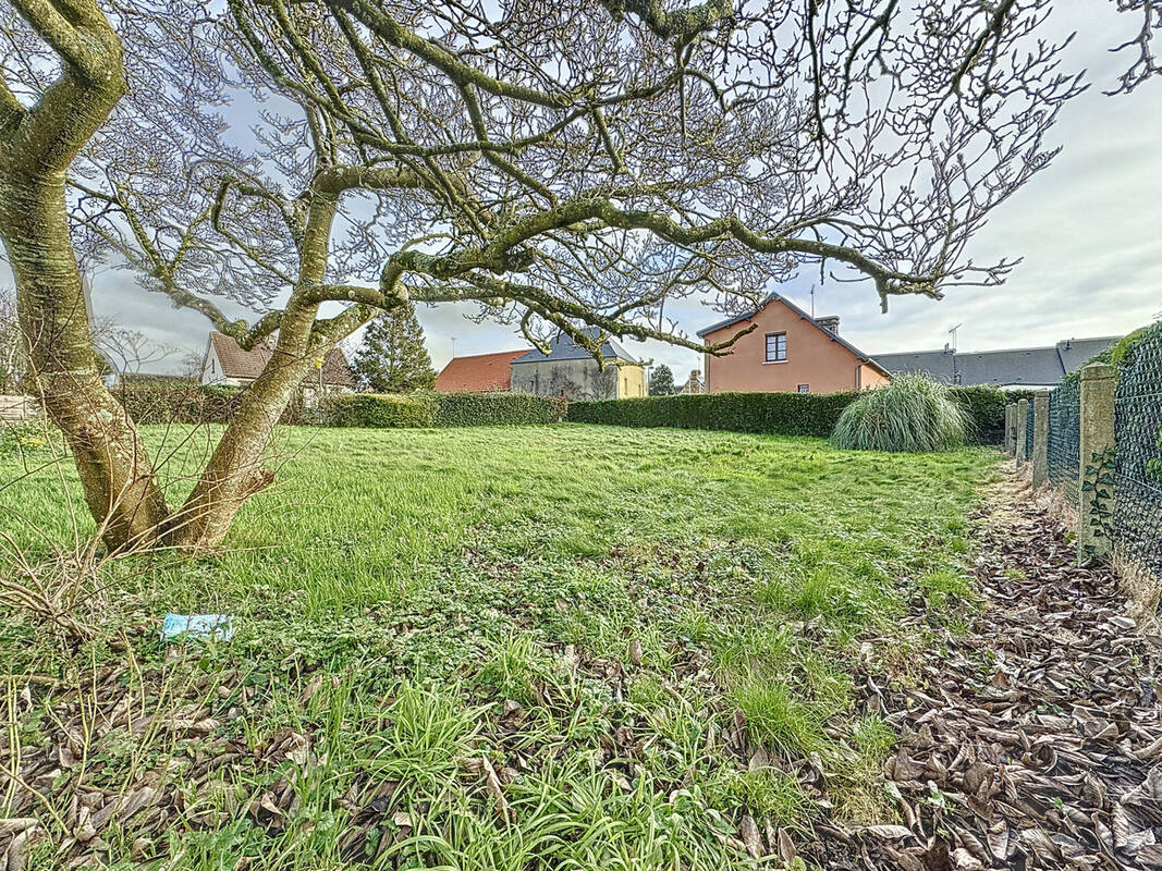 Terrain à SAINT-CLAIR-SUR-L'ELLE