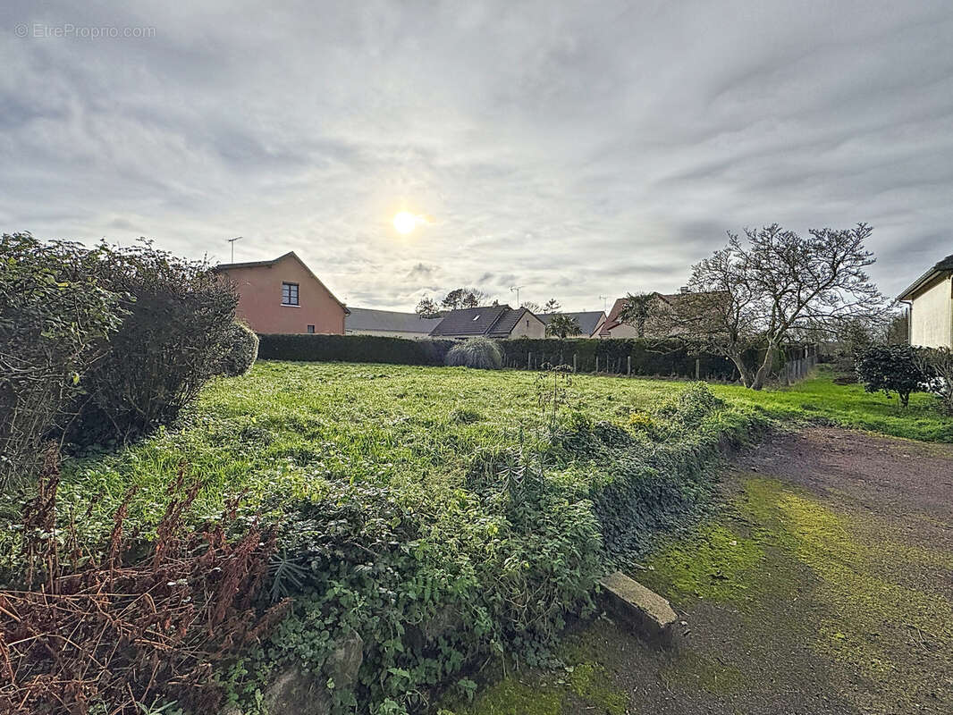 Terrain à SAINT-CLAIR-SUR-L'ELLE