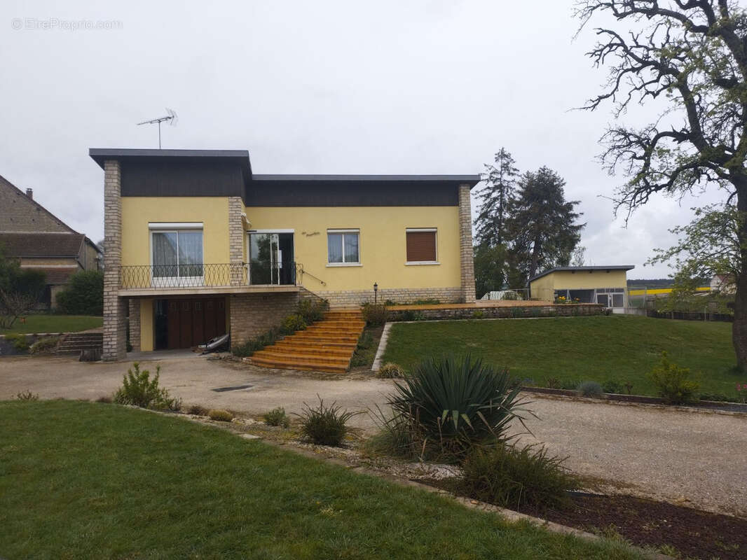 Maison à SEMOUTIERS-MONTSAON