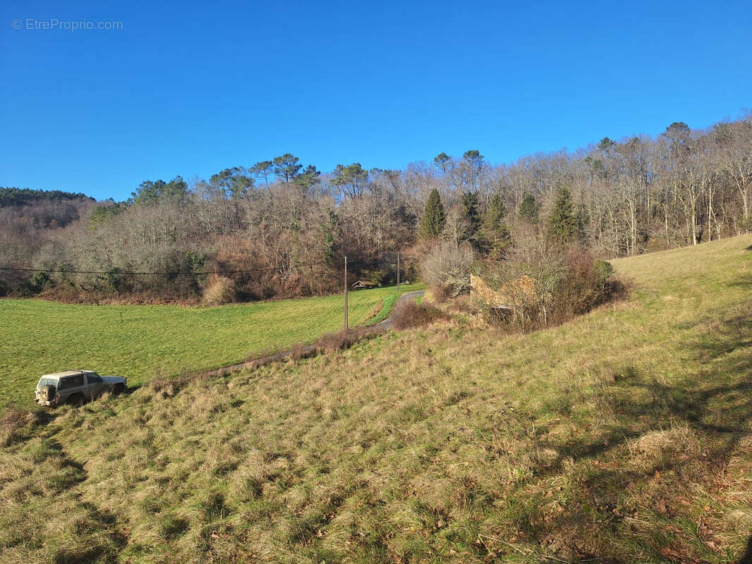 Terrain à MAZEYROLLES