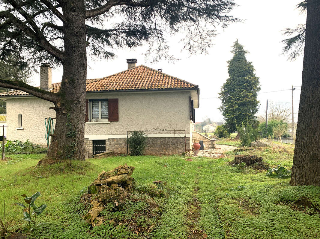 Maison à TERRASSON-LAVILLEDIEU