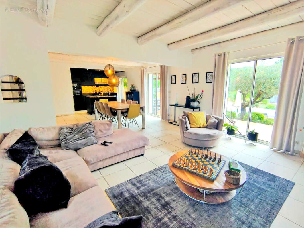 Maison à BAGNOLS-EN-FORET