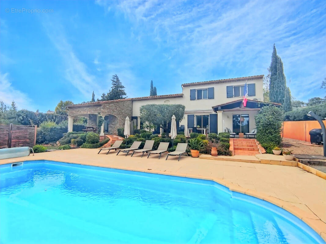 Maison à BAGNOLS-EN-FORET