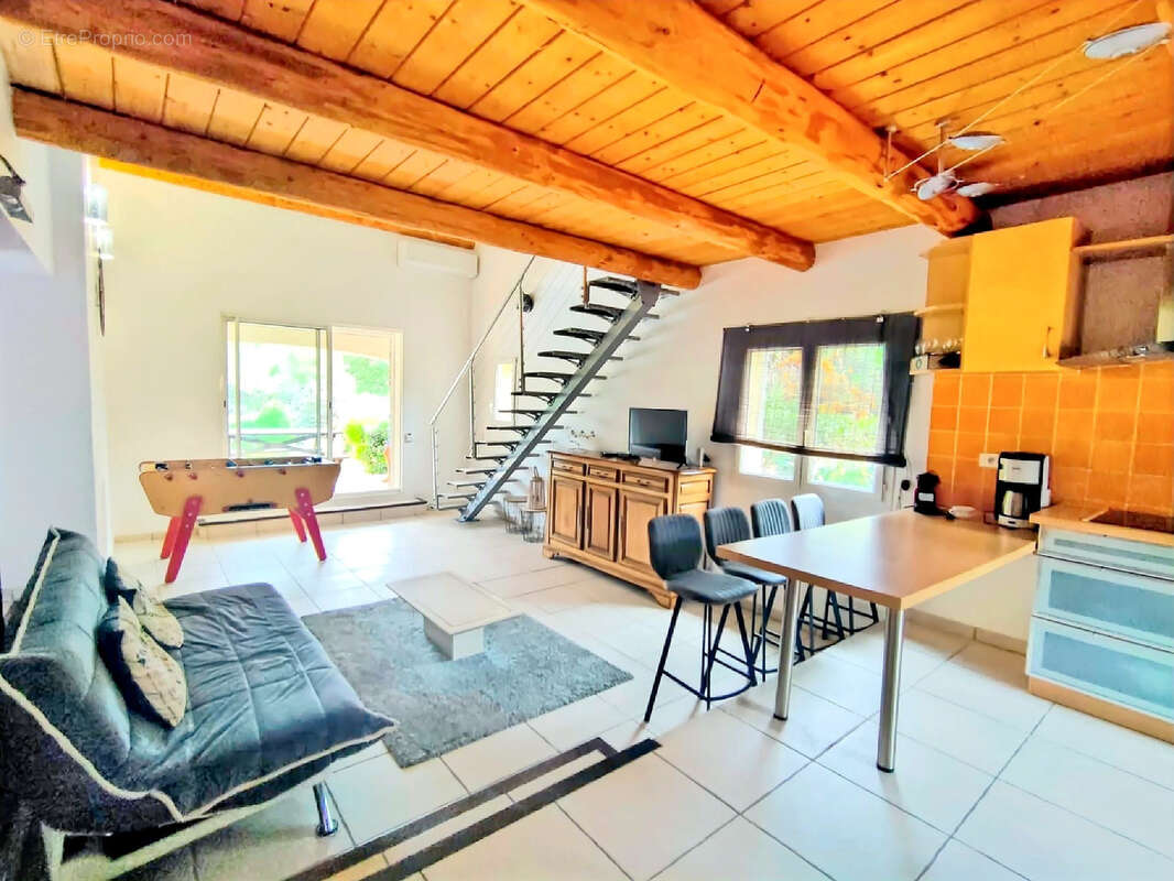 Maison à BAGNOLS-EN-FORET