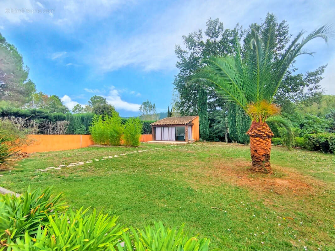 Maison à BAGNOLS-EN-FORET