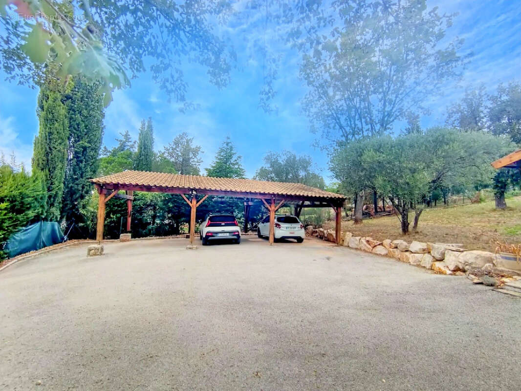 Maison à BAGNOLS-EN-FORET