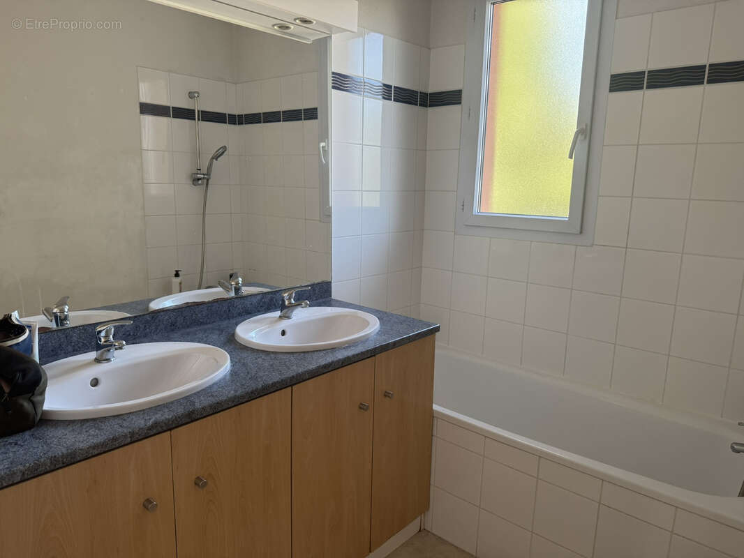 Maison à LA RIVIERE-SAINT-SAUVEUR