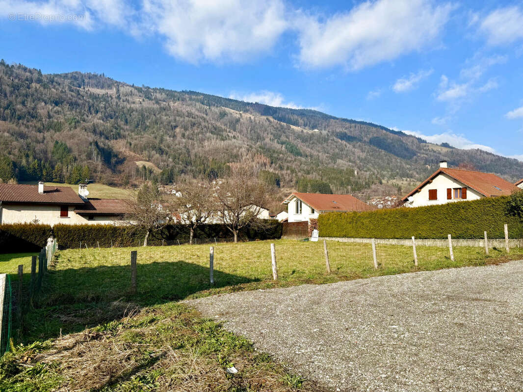 Terrain à SAINT-PIERRE-D&#039;ALLEVARD