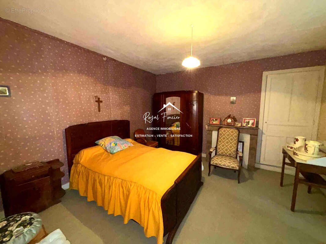 Chambre 1er étage - Maison à LA CELLE-SAINT-AVANT