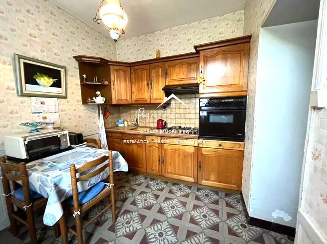 Maison à LA CELLE-SAINT-AVANT