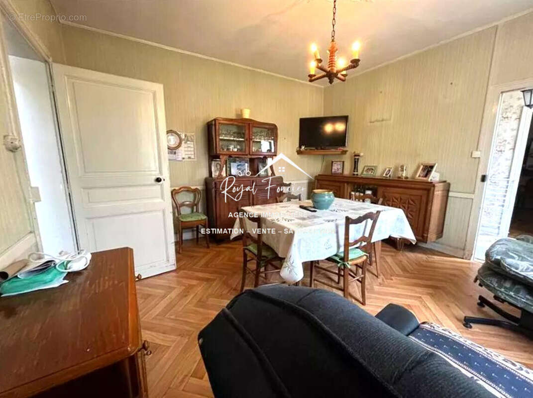 Maison à LA CELLE-SAINT-AVANT