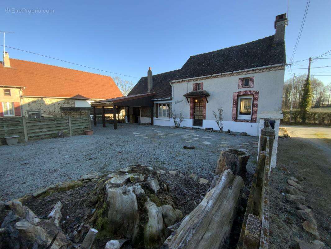 Maison à SAINT-LEGER-MAGNAZEIX