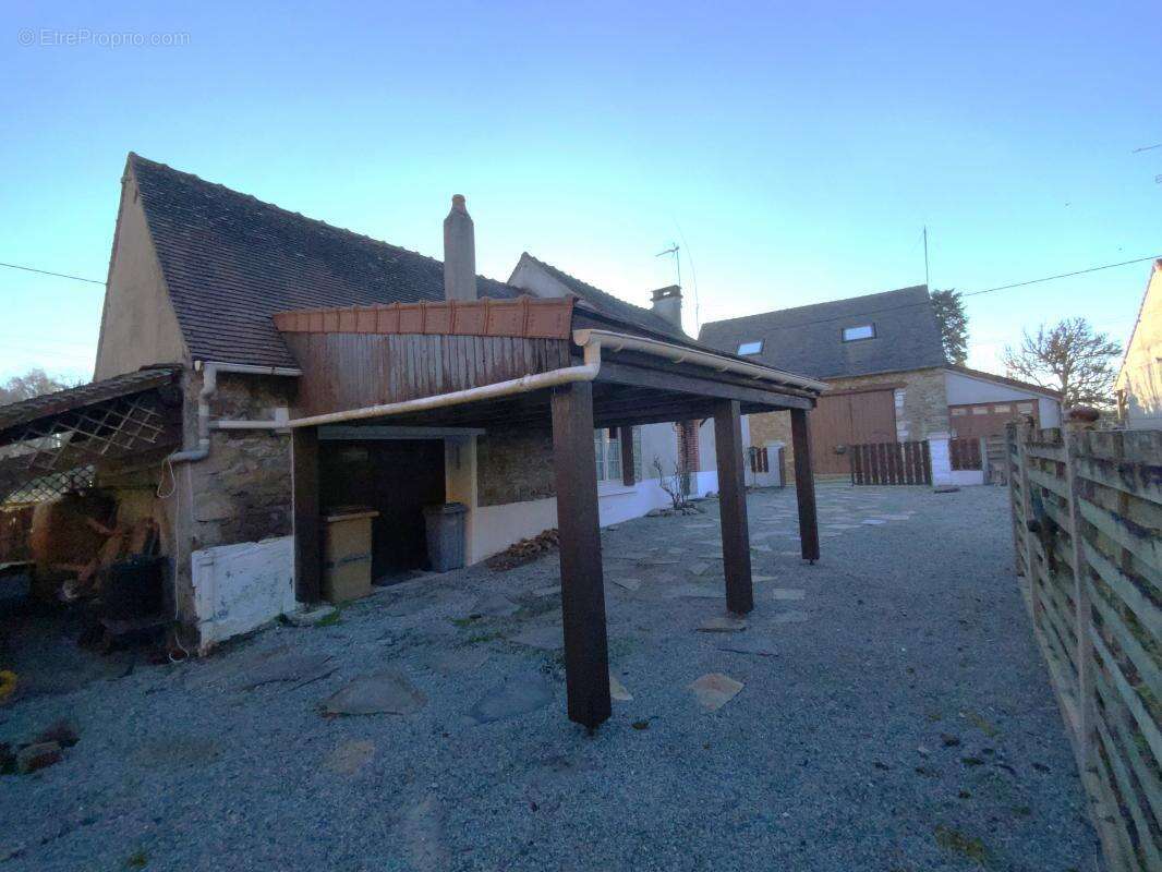 Maison à SAINT-LEGER-MAGNAZEIX