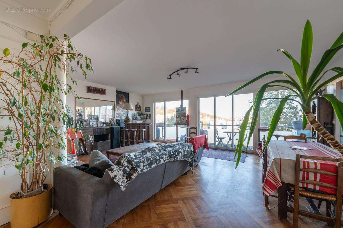 Appartement à VILLE-D&#039;AVRAY