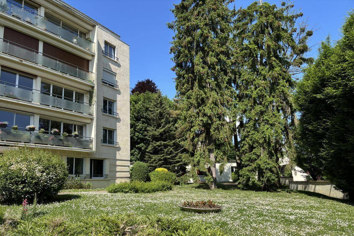 Appartement à VILLE-D&#039;AVRAY