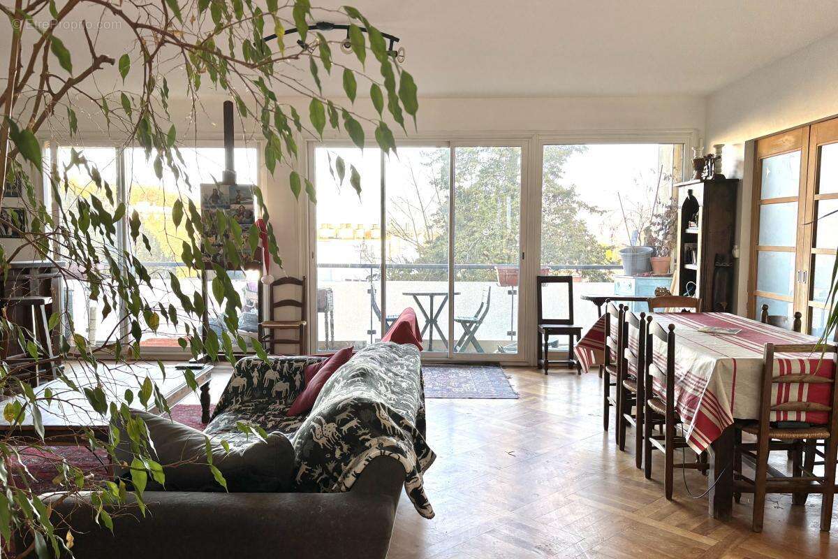 Appartement à VILLE-D&#039;AVRAY