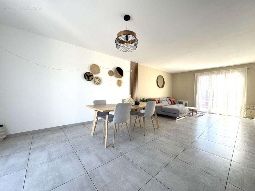 Maison à SAINT-VICTORET