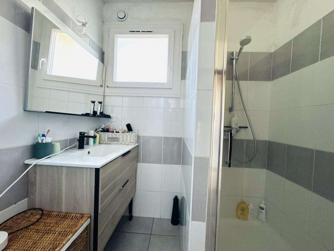 Maison à SAINT-VICTORET