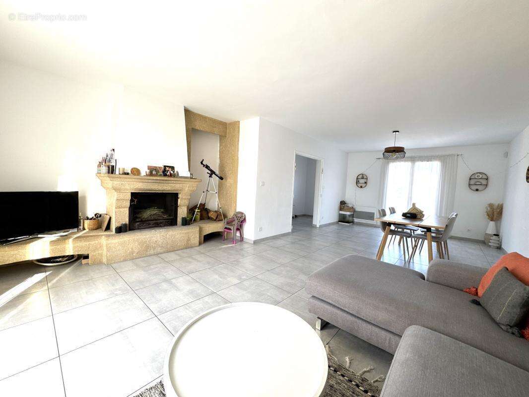 Maison à SAINT-VICTORET