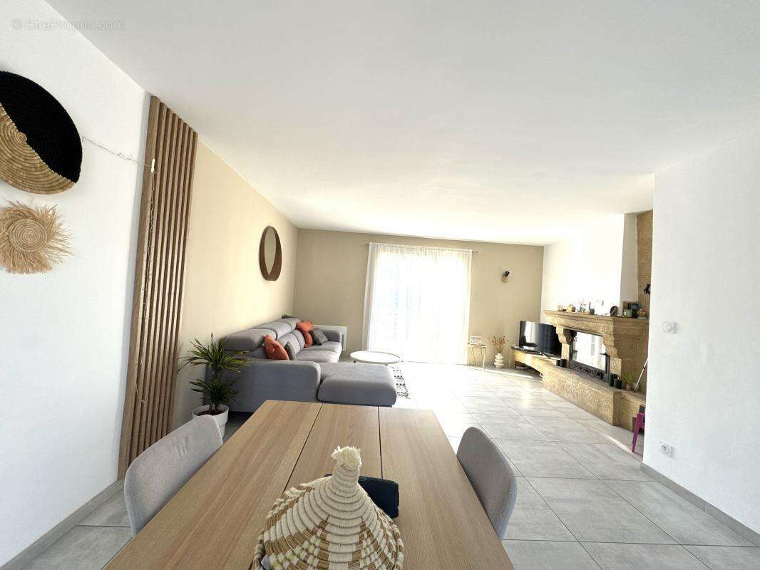 Maison à SAINT-VICTORET