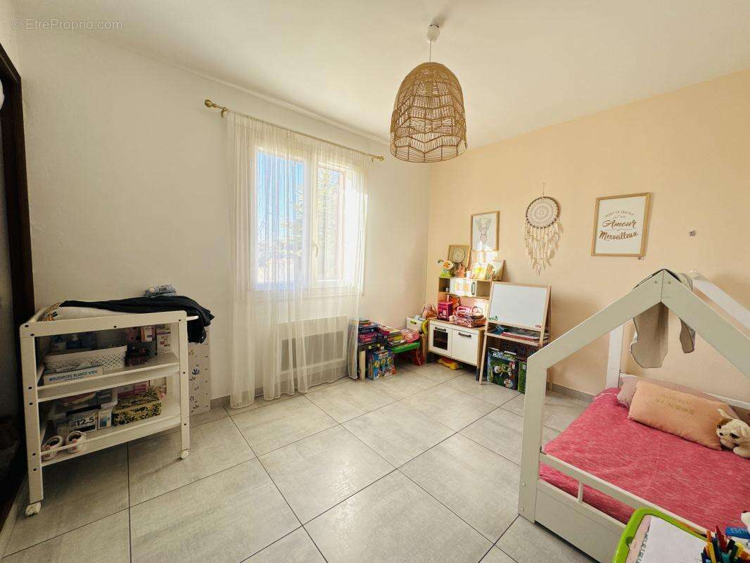 Maison à SAINT-VICTORET