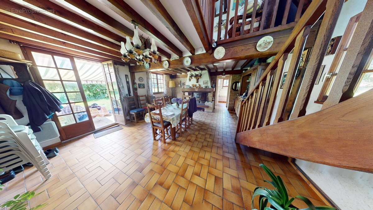 Maison à SAINT-GILLES-DE-LA-NEUVILLE