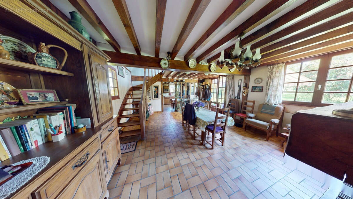 Maison à SAINT-GILLES-DE-LA-NEUVILLE