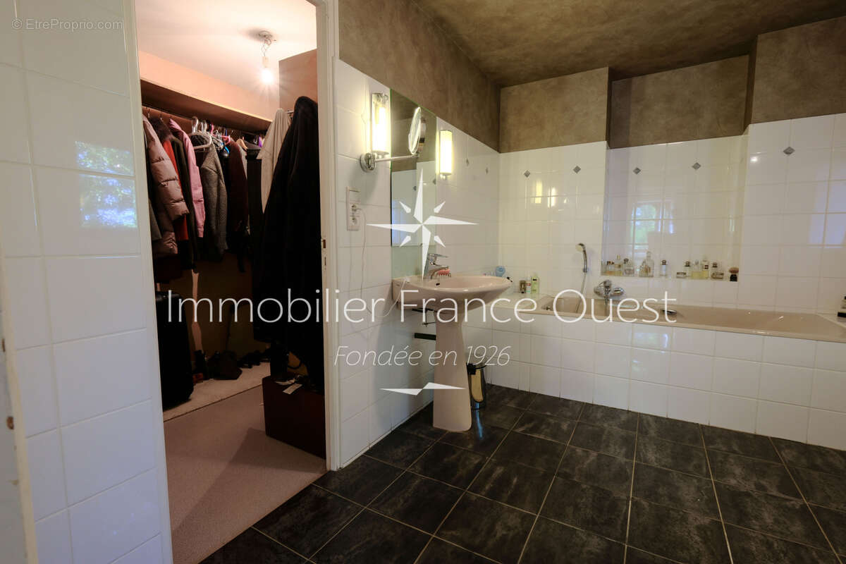 Maison à NOYEN-SUR-SARTHE