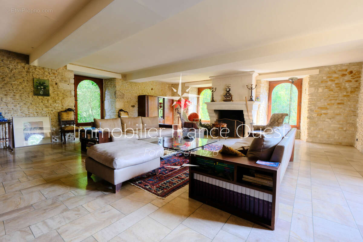 Maison à NOYEN-SUR-SARTHE