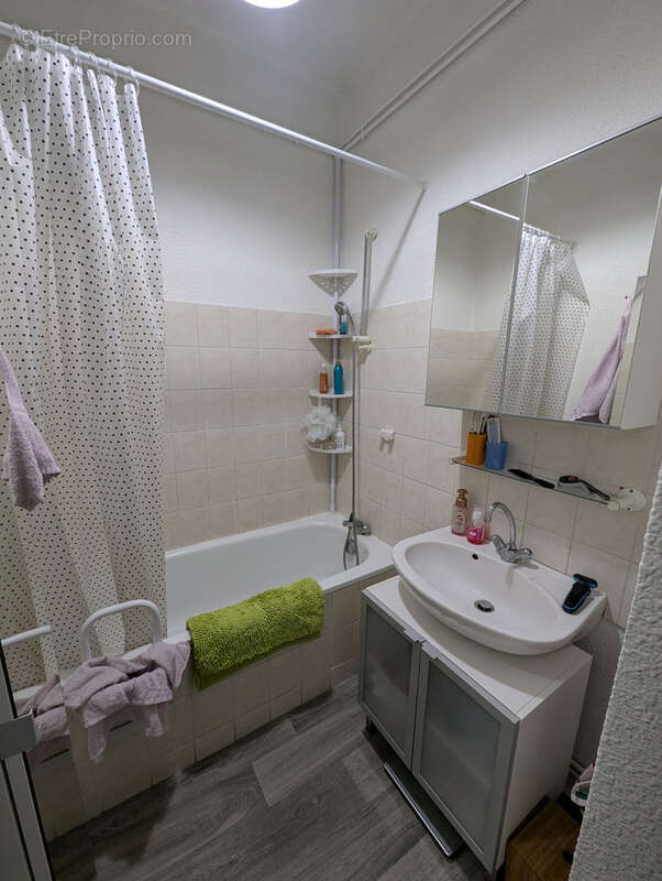 Appartement à SAINT-GERMAIN-LESPINASSE