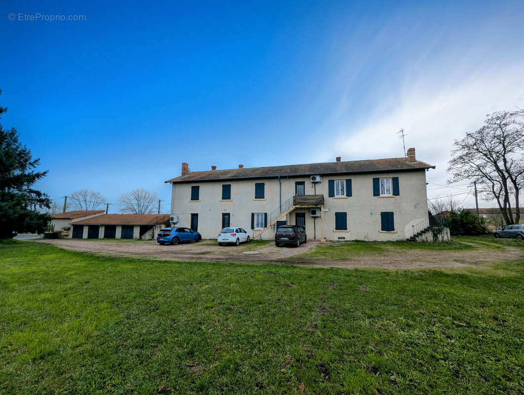 Appartement à SAINT-GERMAIN-LESPINASSE