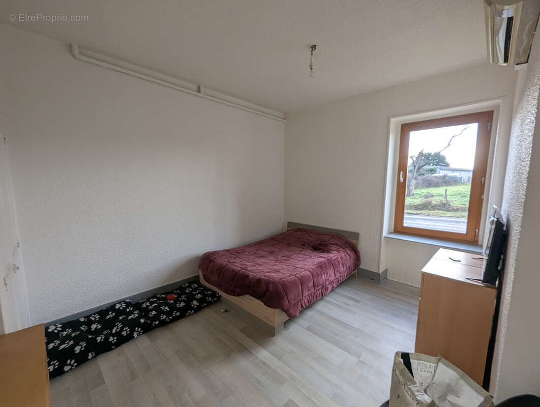 Appartement à SAINT-GERMAIN-LESPINASSE