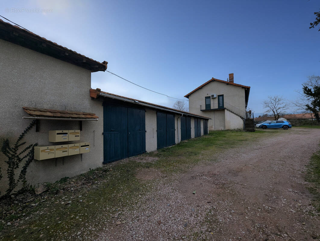 Appartement à SAINT-GERMAIN-LESPINASSE